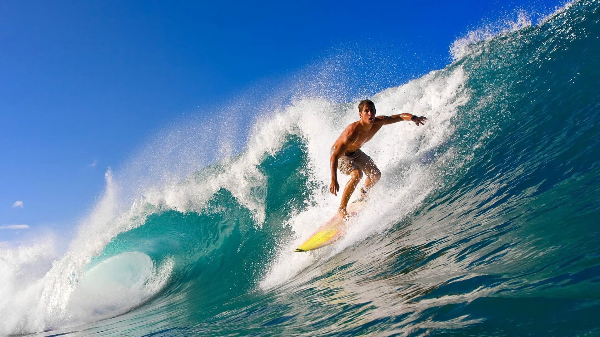 搏击擂台首次尝试女子双人对抗表演，女子搏击节目