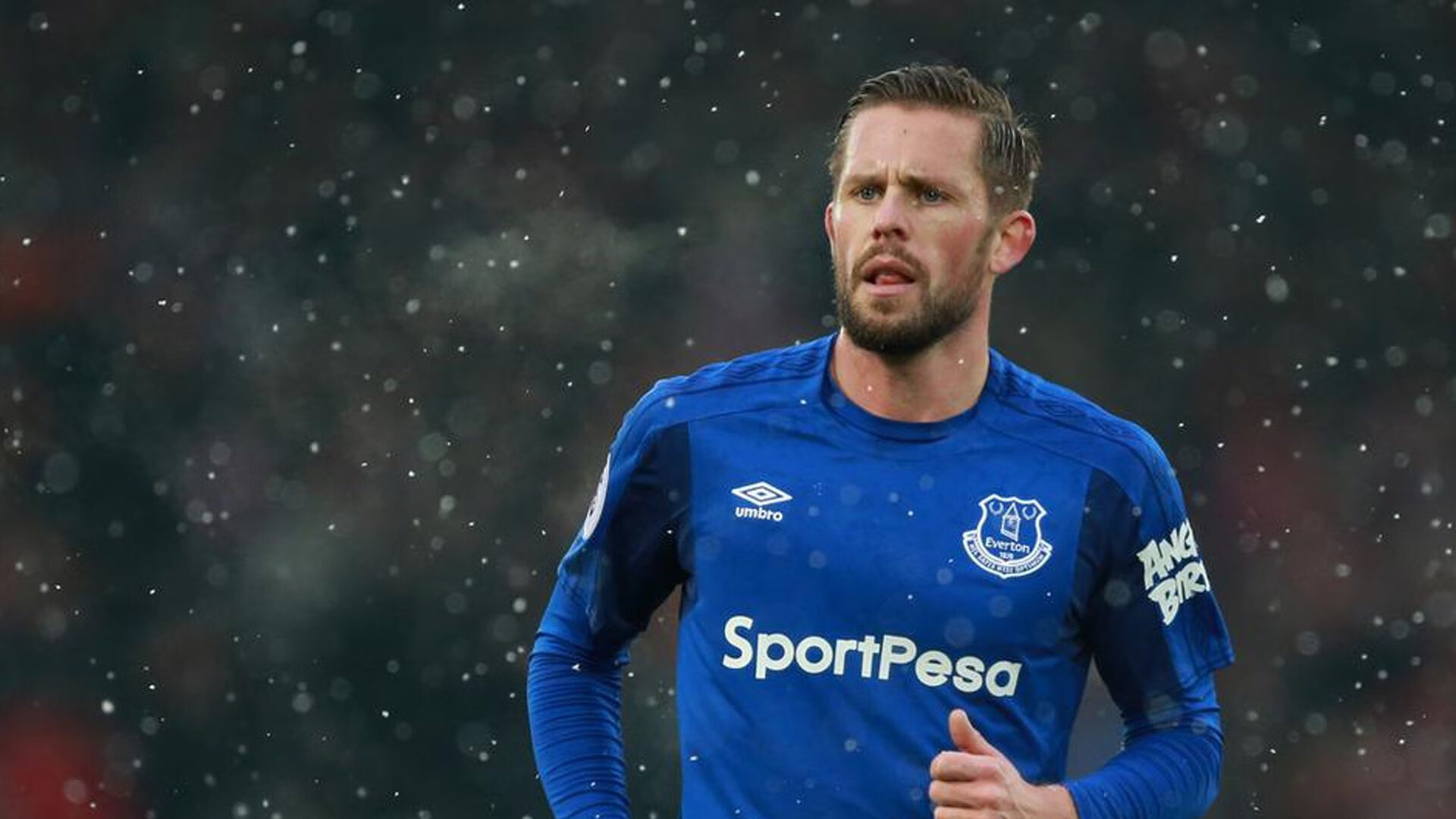 西甲裁判引导语变化对球队心理博弈的间接影响探讨，西甲裁判服装